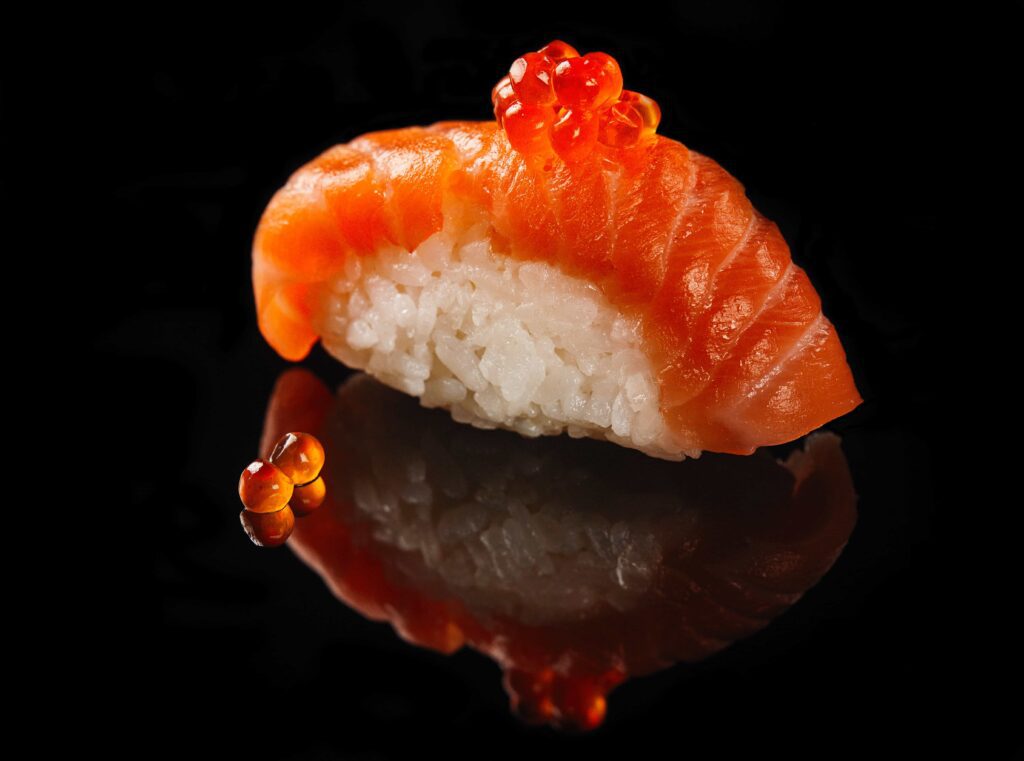 Nigiri with salmon and caviar 